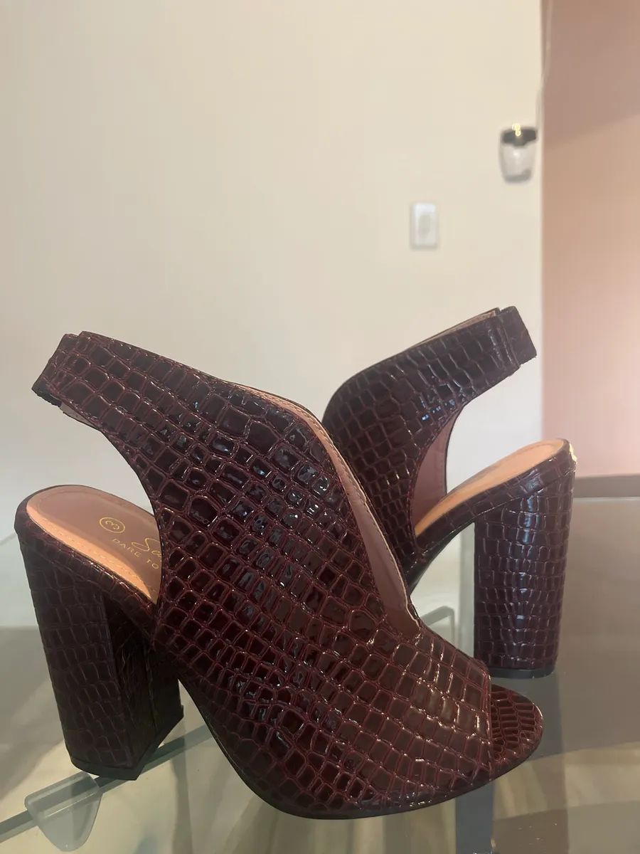 Burgundy croc-embossed peep-toe block heels